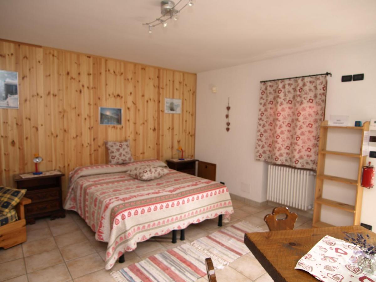 B.&.B 44 Bed & Breakfast Ostana Екстериор снимка