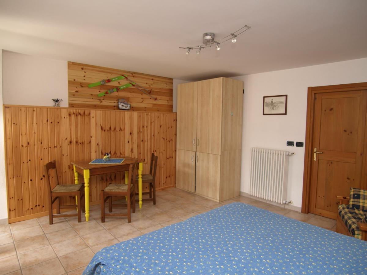 B.&.B 44 Bed & Breakfast Ostana Екстериор снимка